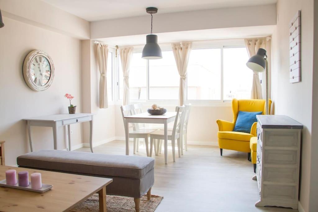 Lloret De Mar - Beachside Apartment - Free Parking - Limited Size Car Esterno foto