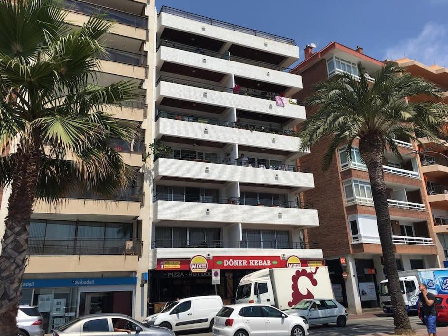 Lloret De Mar - Beachside Apartment - Free Parking - Limited Size Car Esterno foto