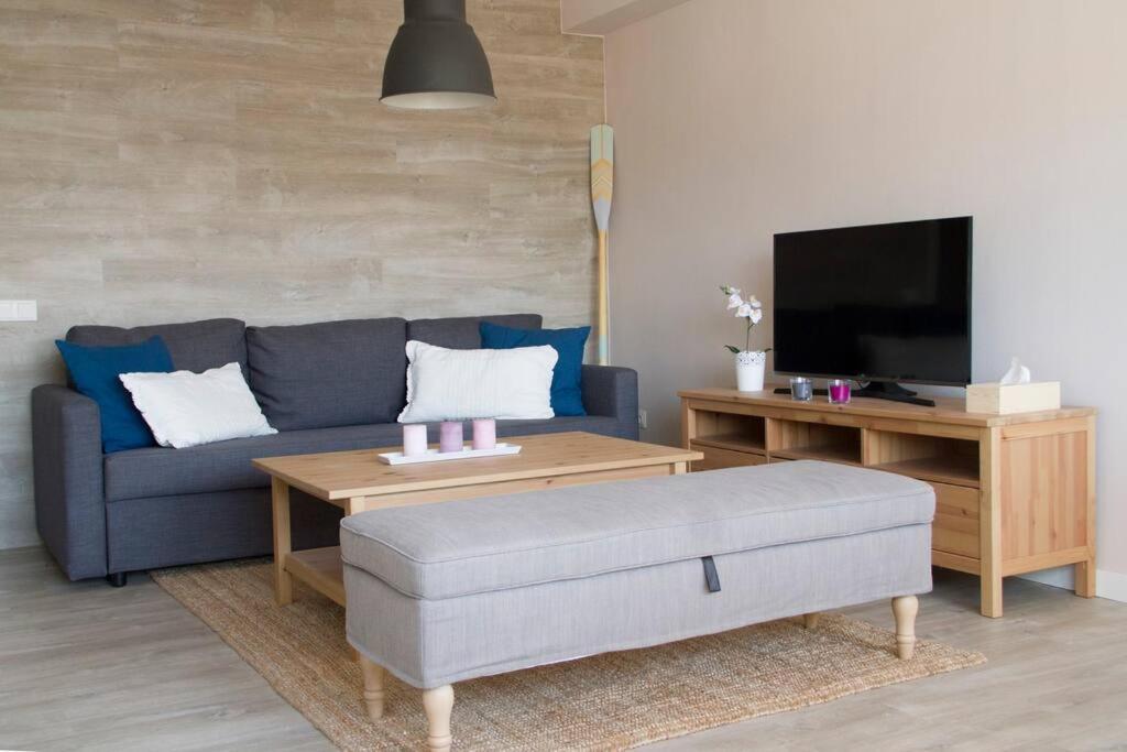 Lloret De Mar - Beachside Apartment - Free Parking - Limited Size Car Esterno foto